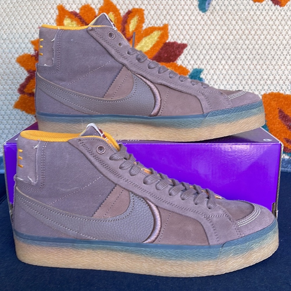 Skate Shoes
Nike SB Zoom Blazer Mid
Premium Plus Plum Eclipse/Kumquat/Gum Yellow - Picture 16 of 16
